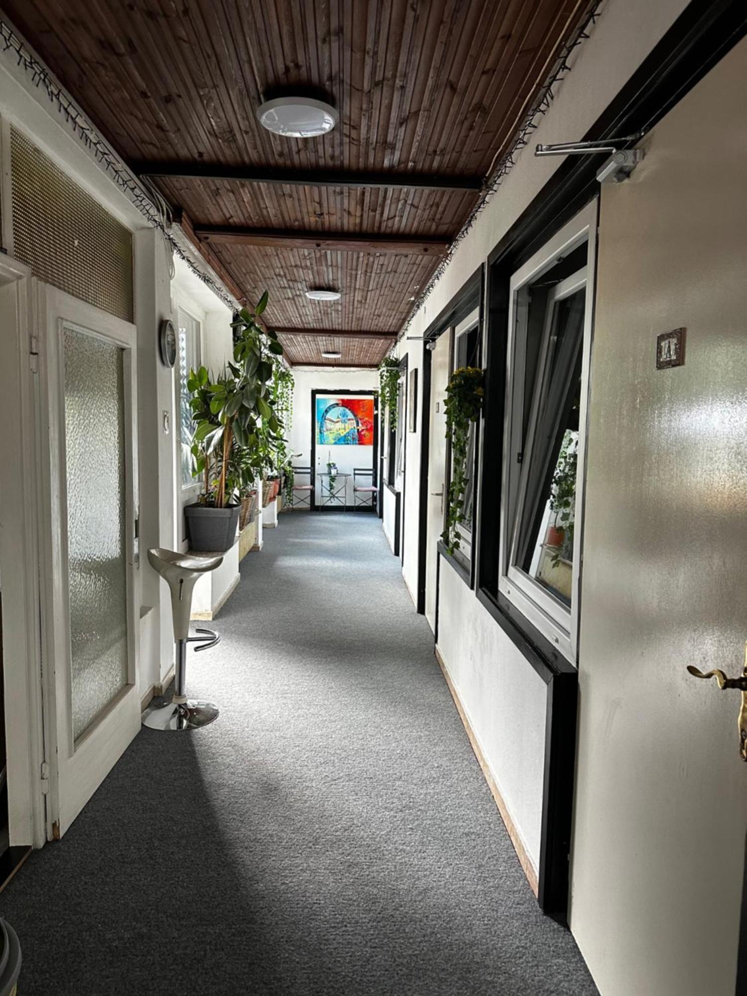 Hostel Lovely Rooms, City Center, Shared Bathroom, Windows To Corridor Villach Exterior foto